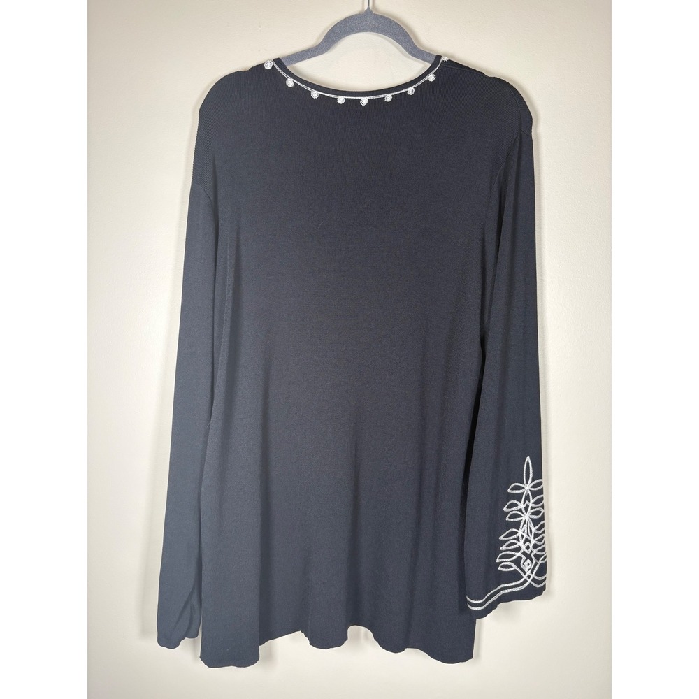 Chico's Black Embroidered Knit Tunic Top Split V-Neck Long Sleeve Size 3 XL Boho - Picture 4 of 11
